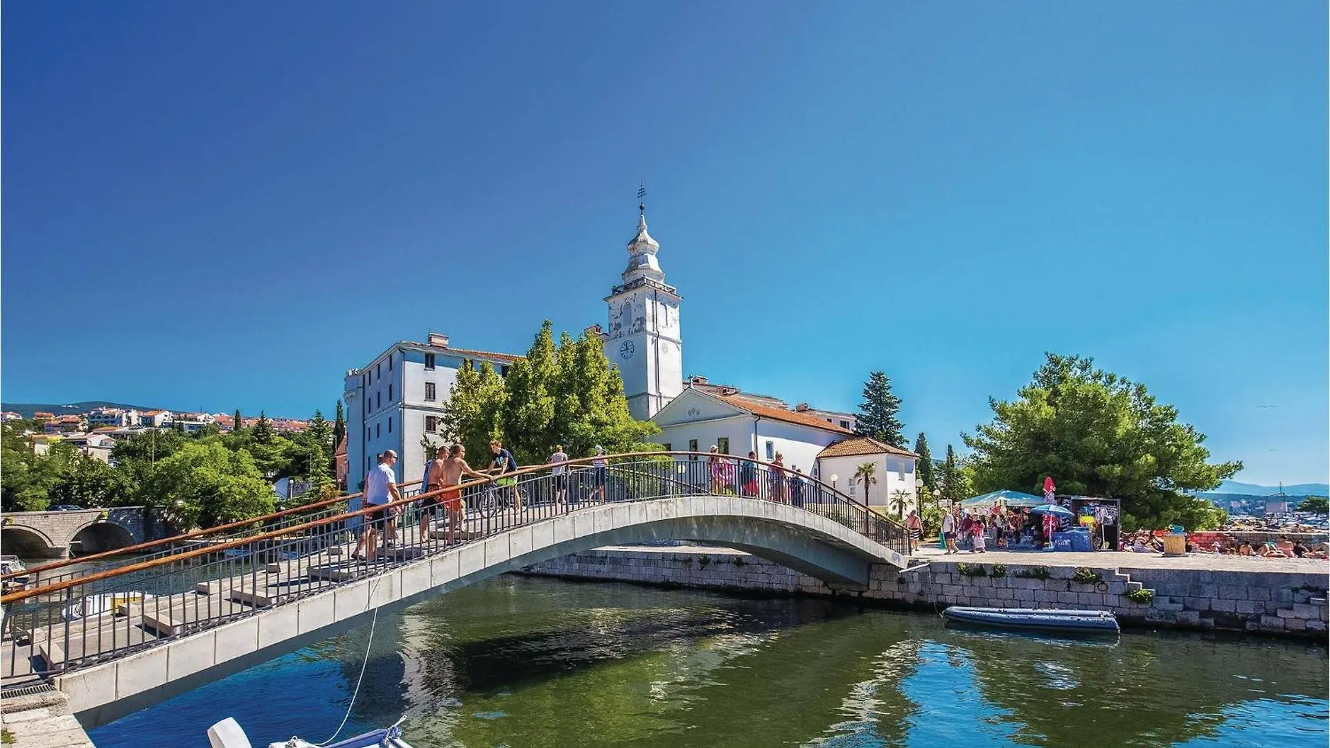 Gorgeous Apartment In Crikvenica With Kitchen 0*,