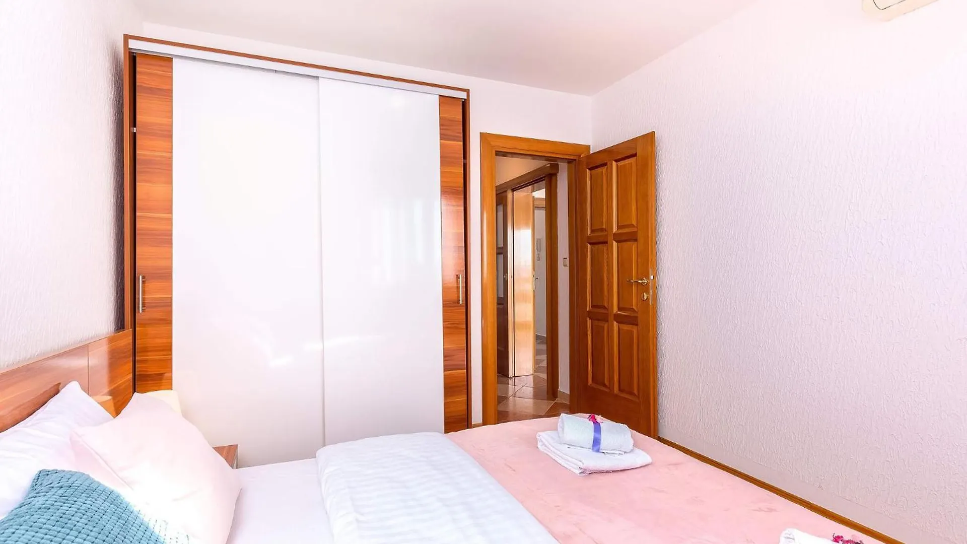 Gorgeous Apartment In Crikvenica With Kitchen 0*,  Croazia